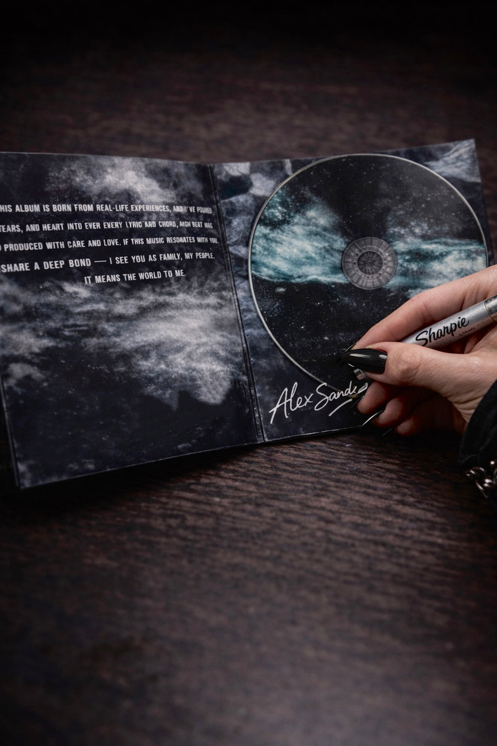 SIGNED LIMITED EDITION (COLLECTOR PIECE)